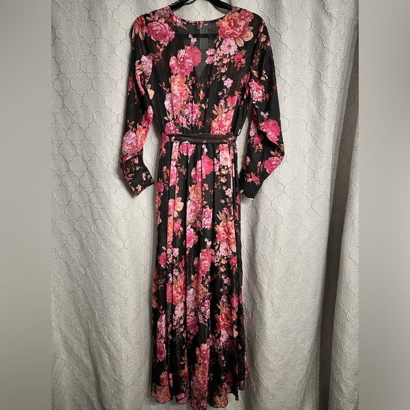 High-Low Shimmery Floral Dress with Slit Sleeves size 6 - Picture 2 of 7